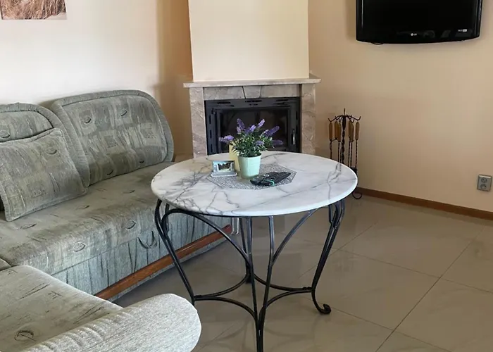 Kaszubskie Nad Jeziorem * أسترزيتش